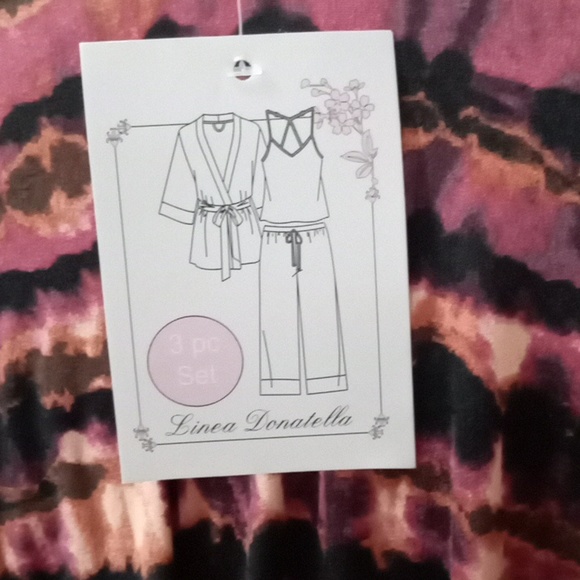 Very Nice Pajama Set (Women's Size Small is the only size that I have!) - Picture 5 of 9